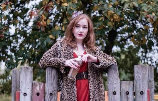 Kirsty Findlay as Tracey. Publicity image Blazing Hyena